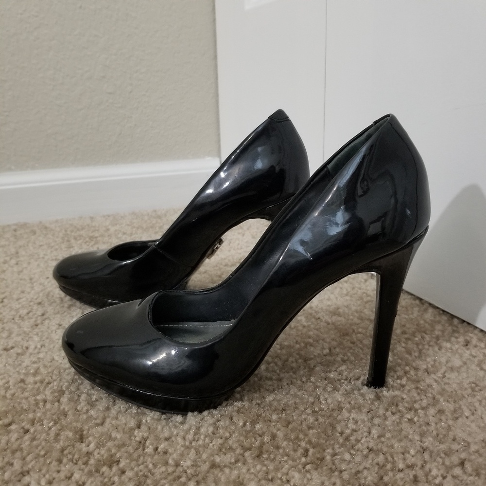 Jennifer Lopez Black Heel Pumps